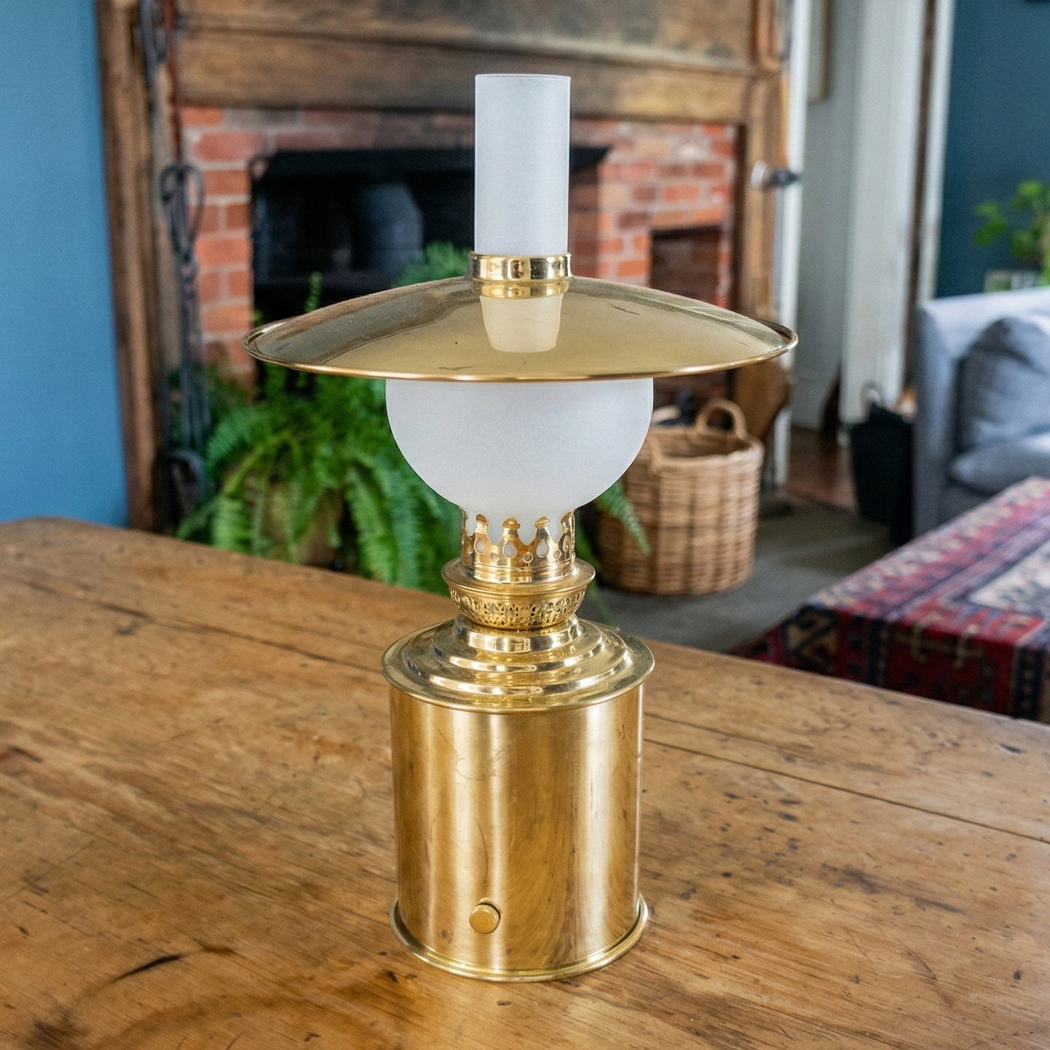 Modern LED Captain's Shade Lamp